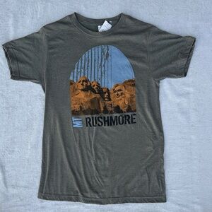 Mt Rushmore Heather Gray Graphic Tee Shirt NWT Size S